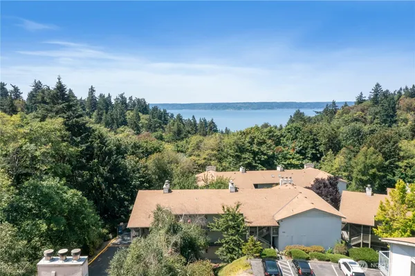 $325,000 | 13235 12th Avenue Southwest, Unit 733, Burien, WA 98146
