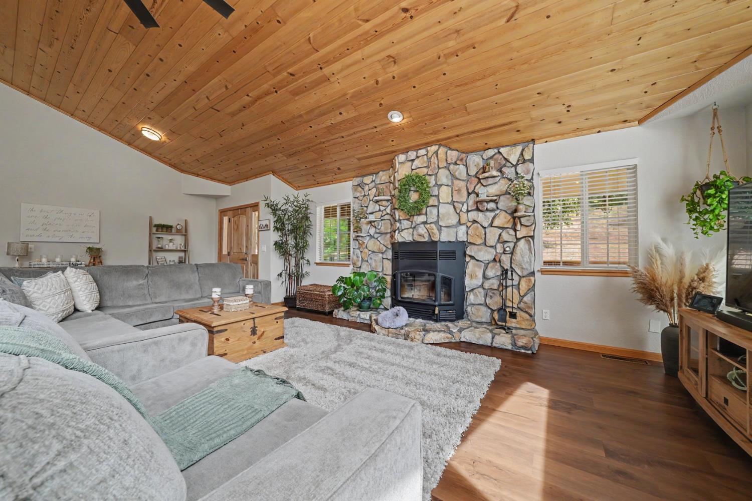 7806 Doster Road Mountain Ranch, CA 95246 - Photo 31 of 68 Gallery Image 31