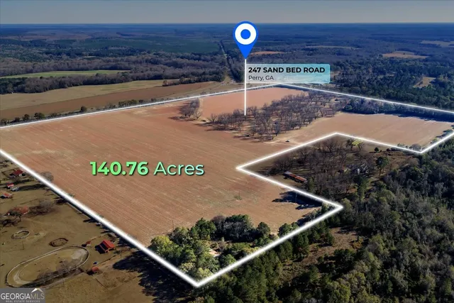 an aerial view of residential house and lake view