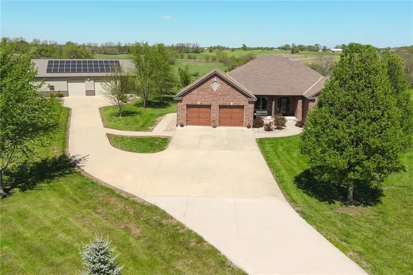 $1,200,000 | 15006 Leavenworth Road, Basehor, KS 66007