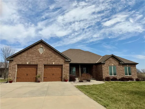 $1,200,000 | 15006 Leavenworth Road, Basehor, KS 66007