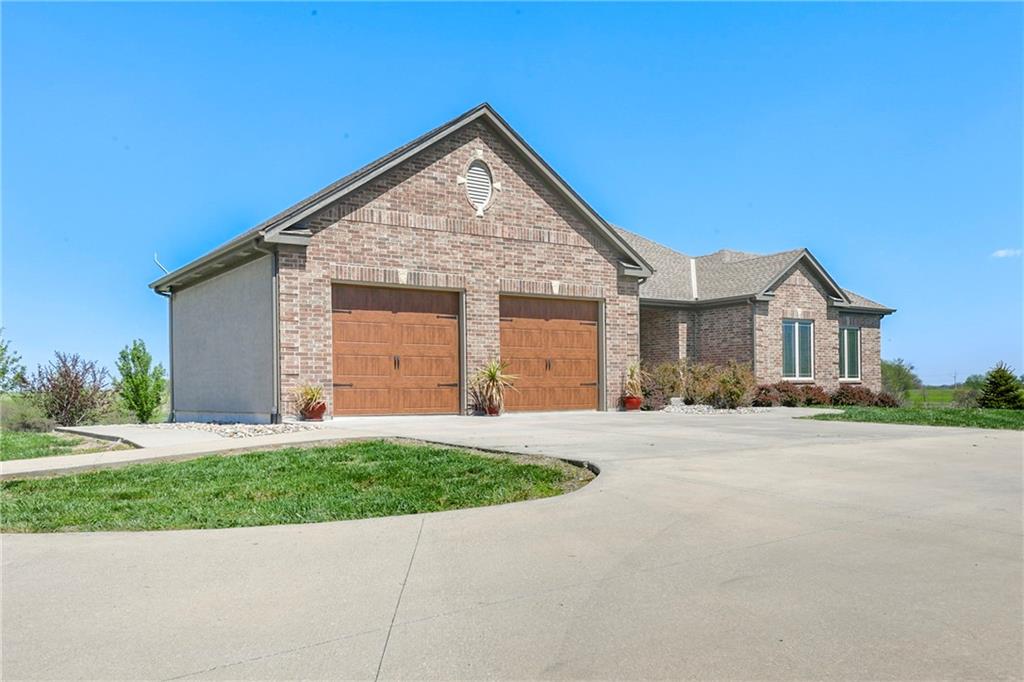 15006 Leavenworth Road Basehor, KS 66007 - Photo 11 of 63