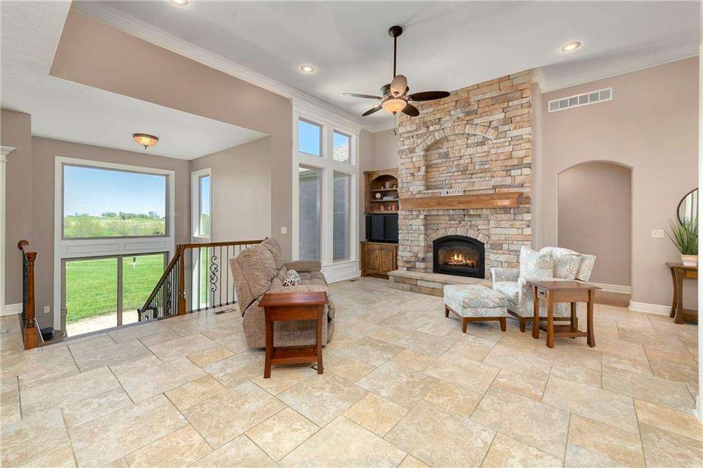 15006 Leavenworth Road Basehor, KS 66007 - Photo 18 of 63