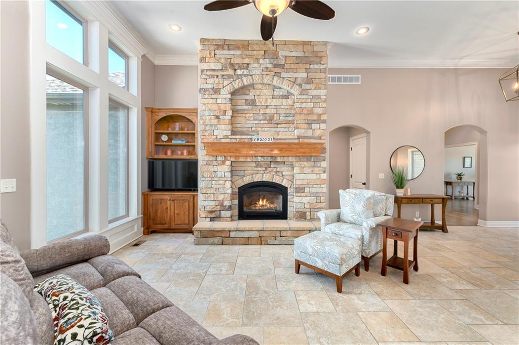 15006 Leavenworth Road Basehor, KS 66007 - Photo 19 of 63