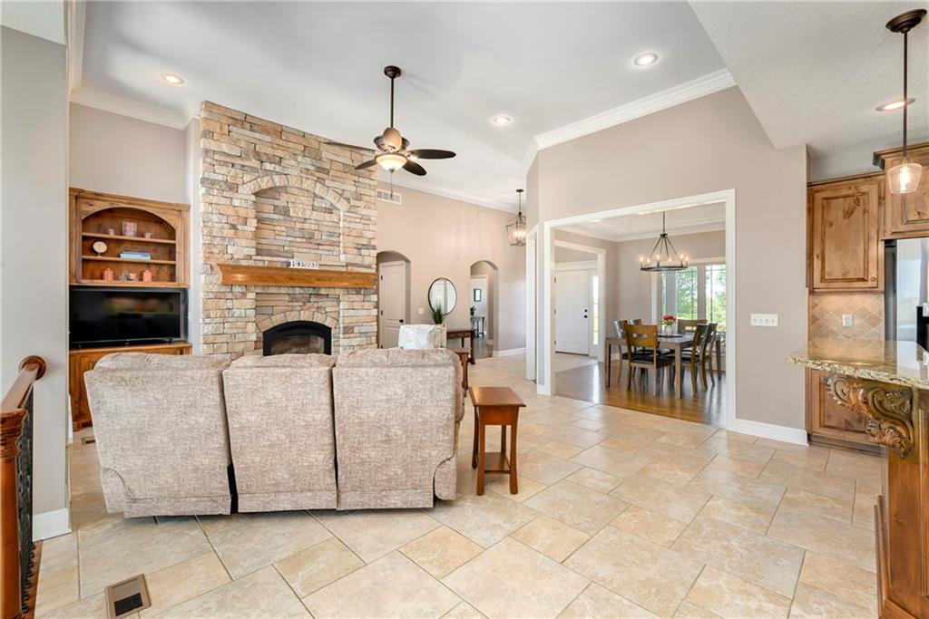 15006 Leavenworth Road Basehor, KS 66007 - Photo 20 of 63