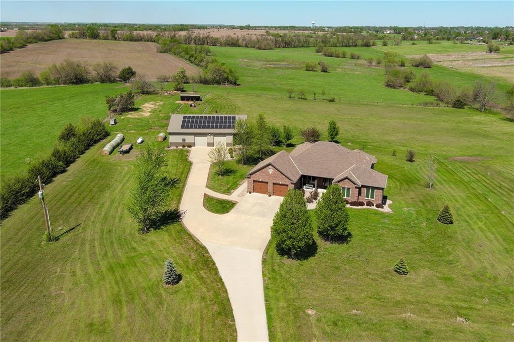 15006 Leavenworth Road Basehor, KS 66007 - Photo 2 of 63