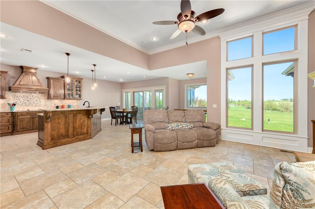 15006 Leavenworth Road Basehor, KS 66007 - Photo 21 of 63