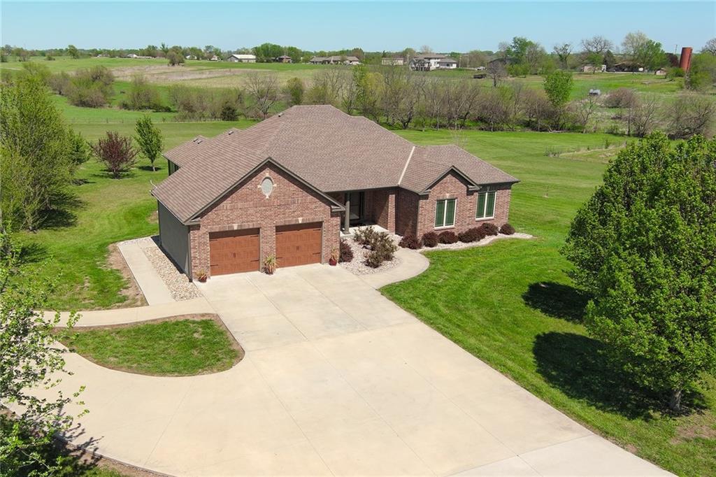 15006 Leavenworth Road Basehor, KS 66007 - Photo 3 of 63