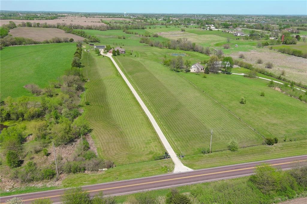 15006 Leavenworth Road Basehor, KS 66007 - Photo 5 of 63