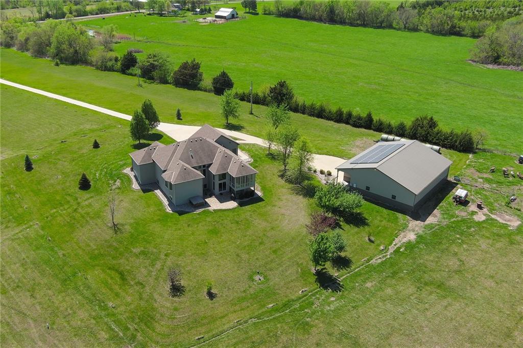 15006 Leavenworth Road Basehor, KS 66007 - Photo 9 of 63