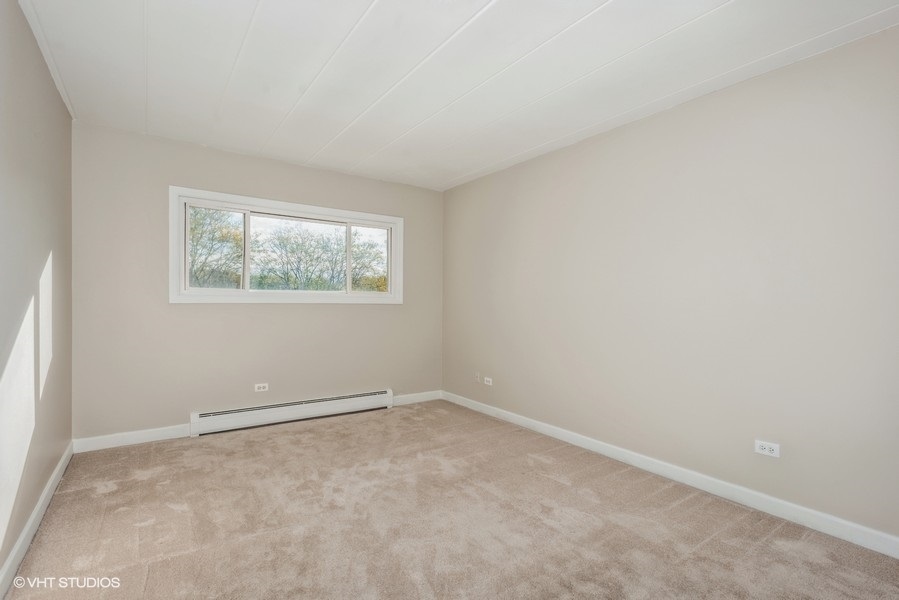 1000 South Lorraine Road, Unit 307 Wheaton, IL 60189 - Photo 8 of 10 an empty room with a window