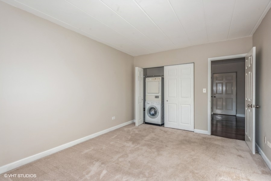 1000 South Lorraine Road, Unit 307 Wheaton, IL 60189 - Photo 9 of 10 an empty room with closet and windows