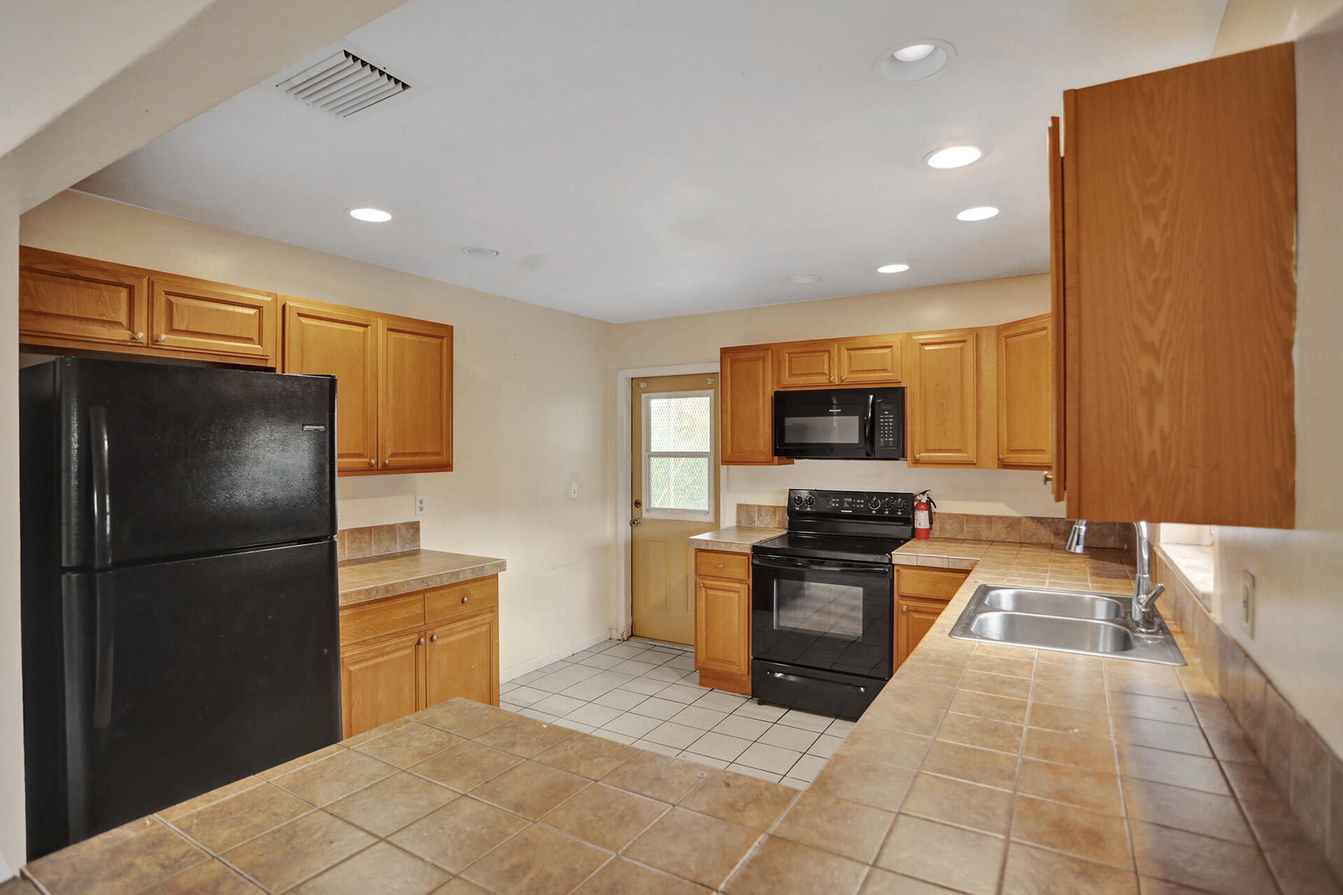 1158 West 24th Street Riviera Beach, FL 33404 - Photo 11 of 30 Kitchen