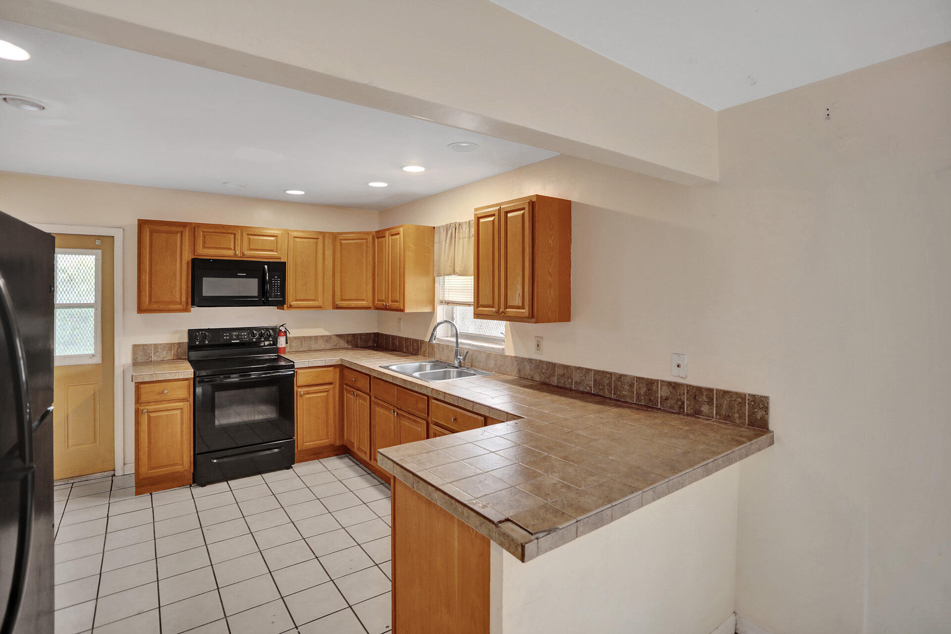 1158 West 24th Street Riviera Beach, FL 33404 - Photo 14 of 30 Kitchen