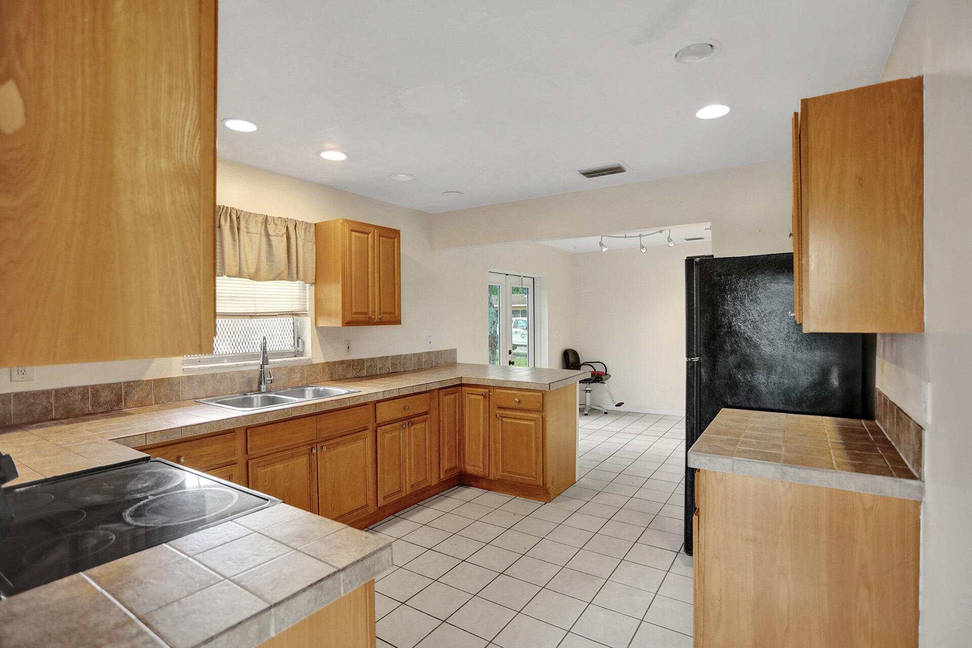 1158 West 24th Street Riviera Beach, FL 33404 - Photo 16 of 30 Kitchen Back Door View