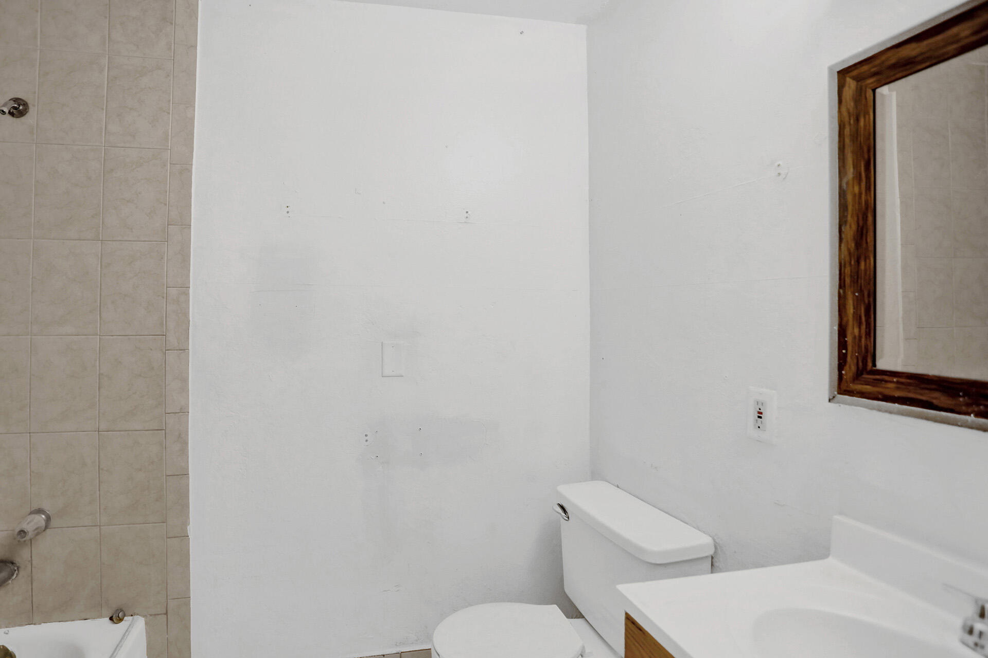 1158 West 24th Street Riviera Beach, FL 33404 - Photo 25 of 30 Guest Bathroom