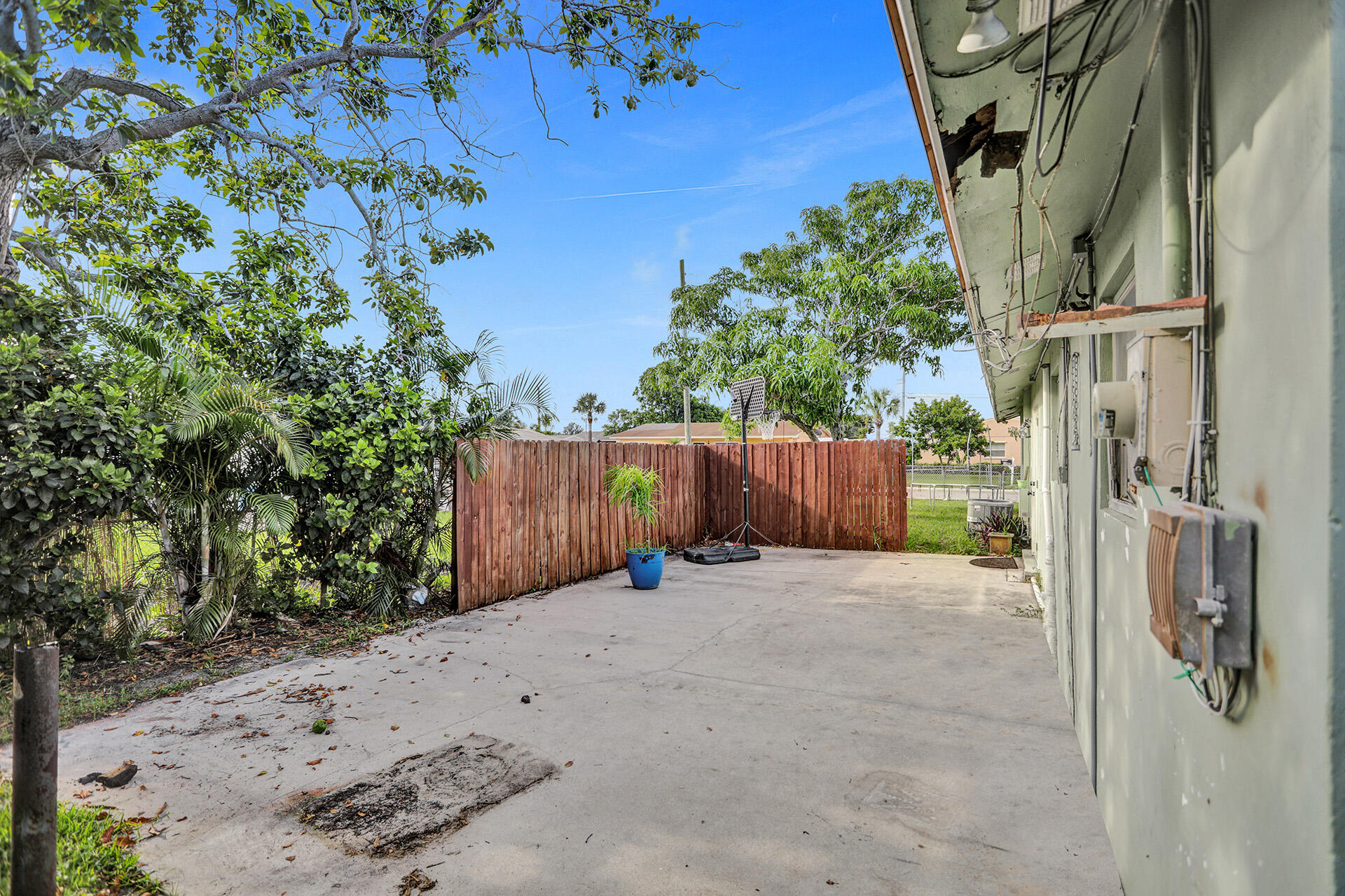 1158 West 24th Street Riviera Beach, FL 33404 - Photo 6 of 30 Back Yard