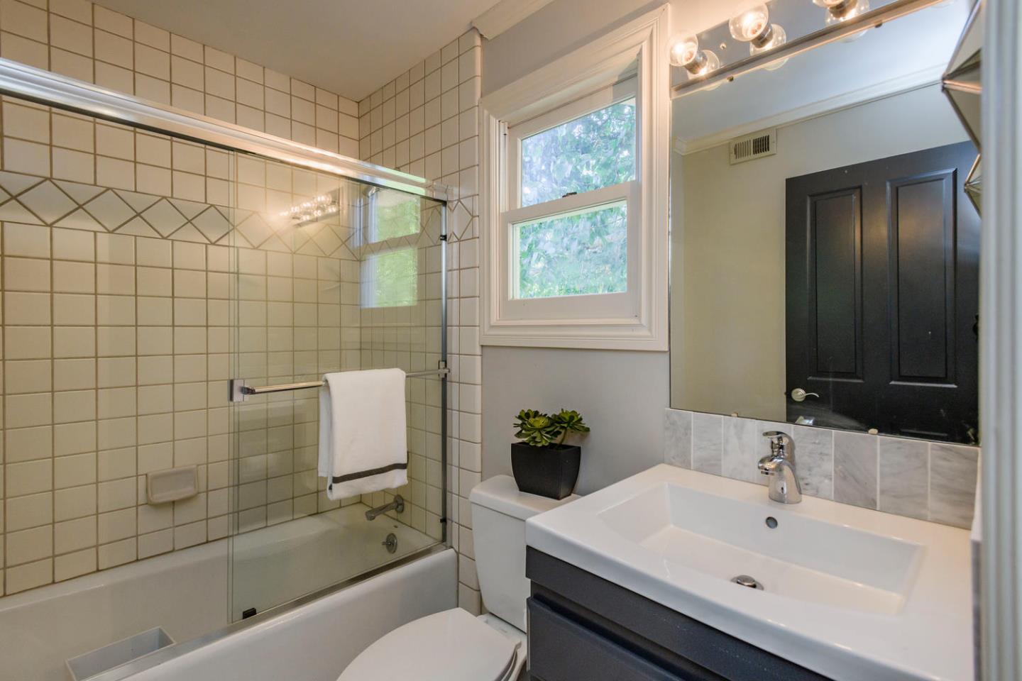 930 Hayne Road Hillsborough, CA 94010 - Photo 36 of 50 Gallery Image 36