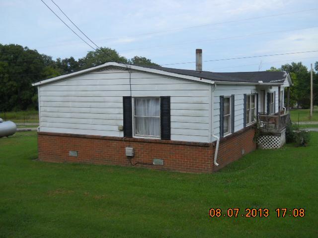 405 Thomas Road Lebanon, TN 37087 - Photo 2 of 12 a front view of a house with a yard