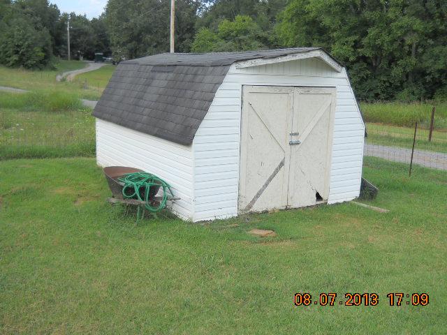 405 Thomas Road Lebanon, TN 37087 - Photo 7 of 12 a view of a house with a yard