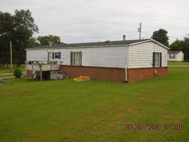 405 Thomas Road Lebanon, TN 37087 - Photo 10 of 12 a backyard of a house with table and chairs