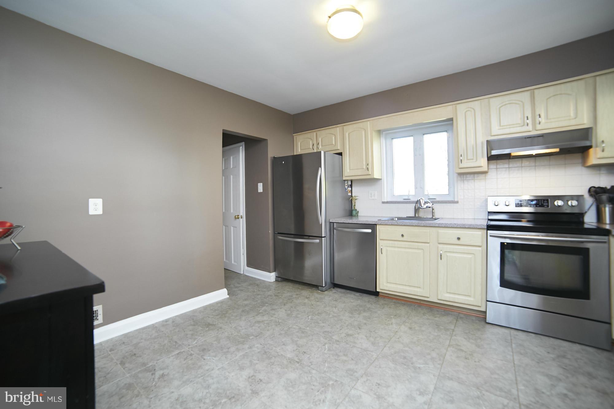 414 Range Road Towson, MD 21204 - Photo 10 of 30 Kitchen