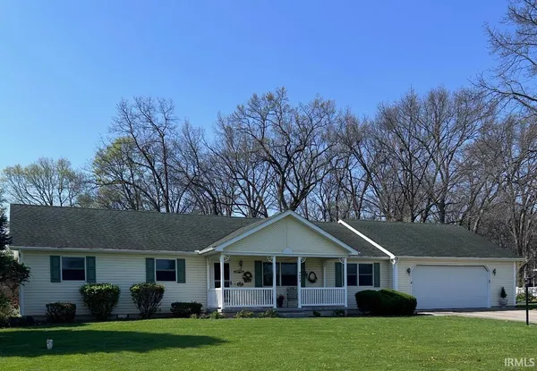 $359,900 | 4693 East Sunset Drive, Syracuse, IN 46567