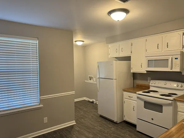 $1,095 | 423 Cook Drive, Unit A, Clarksville, TN 37042