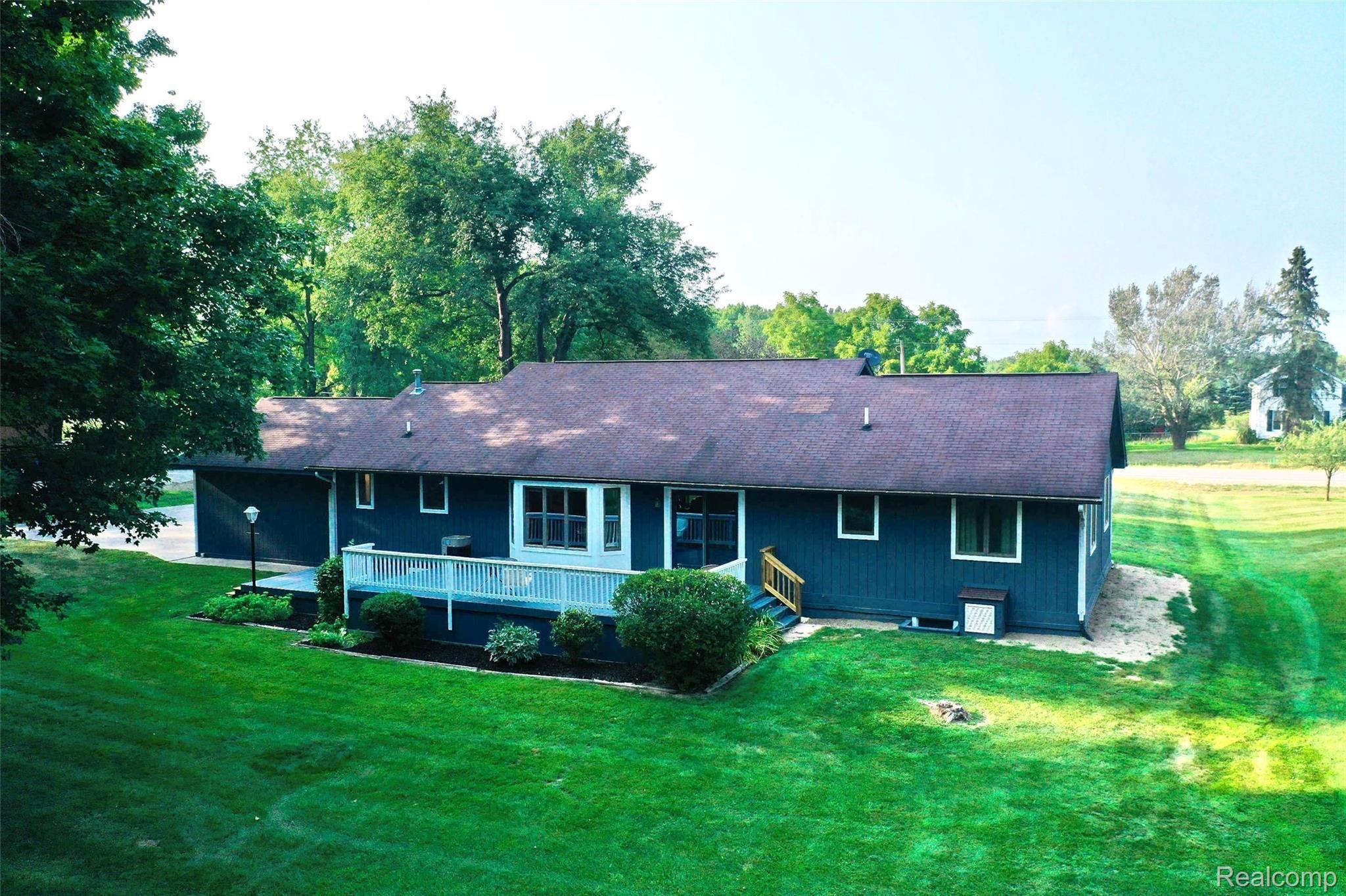 4280 East Coldwater Road Flint, MI 48506 - Photo 3 of 72 16F3D1A0-82D0-4CE6-BA65-C09F39DE2226_1_201_a.jpeg