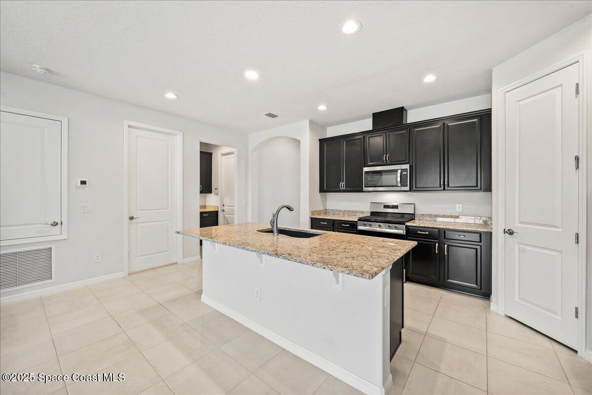 3245 Hummingbird Way Melbourne, FL 32940 - Photo 17 of 66 Gourmet kitchen
