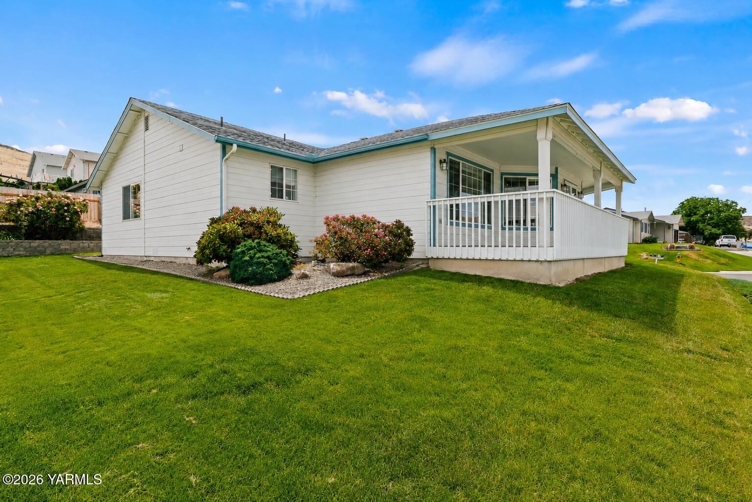 801 South 4th St Loop Selah, WA 98942 - Photo 29 of 33 0027nice size yard