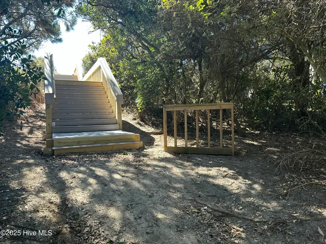 $625,000 | 402 Lee Avenue, Emerald Isle, NC 28594