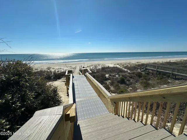 $625,000 | 402 Lee Avenue, Emerald Isle, NC 28594