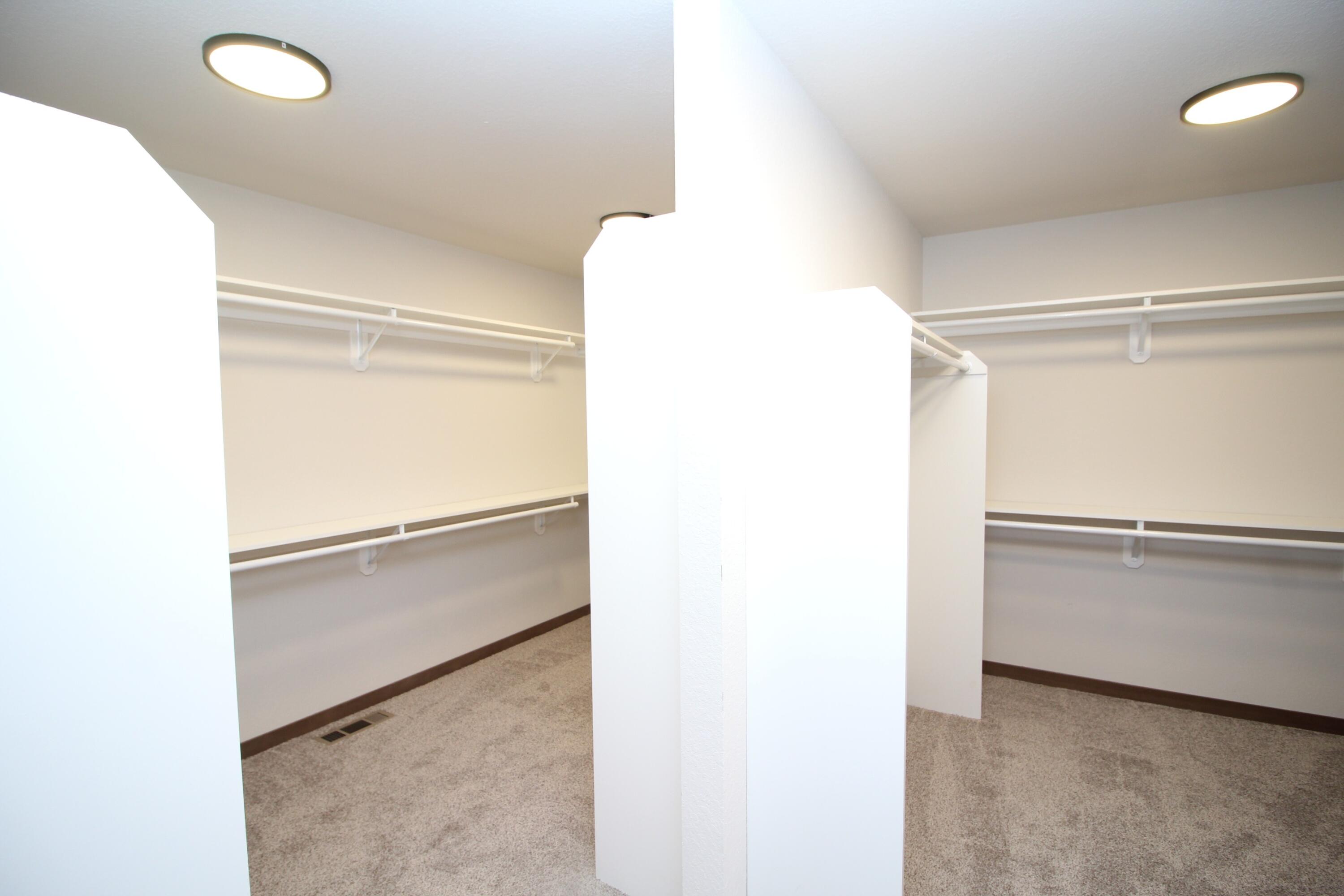 725 Brookview Court Caledonia, WI 53402 - Photo 21 of 29 IMG_89831_inPixio