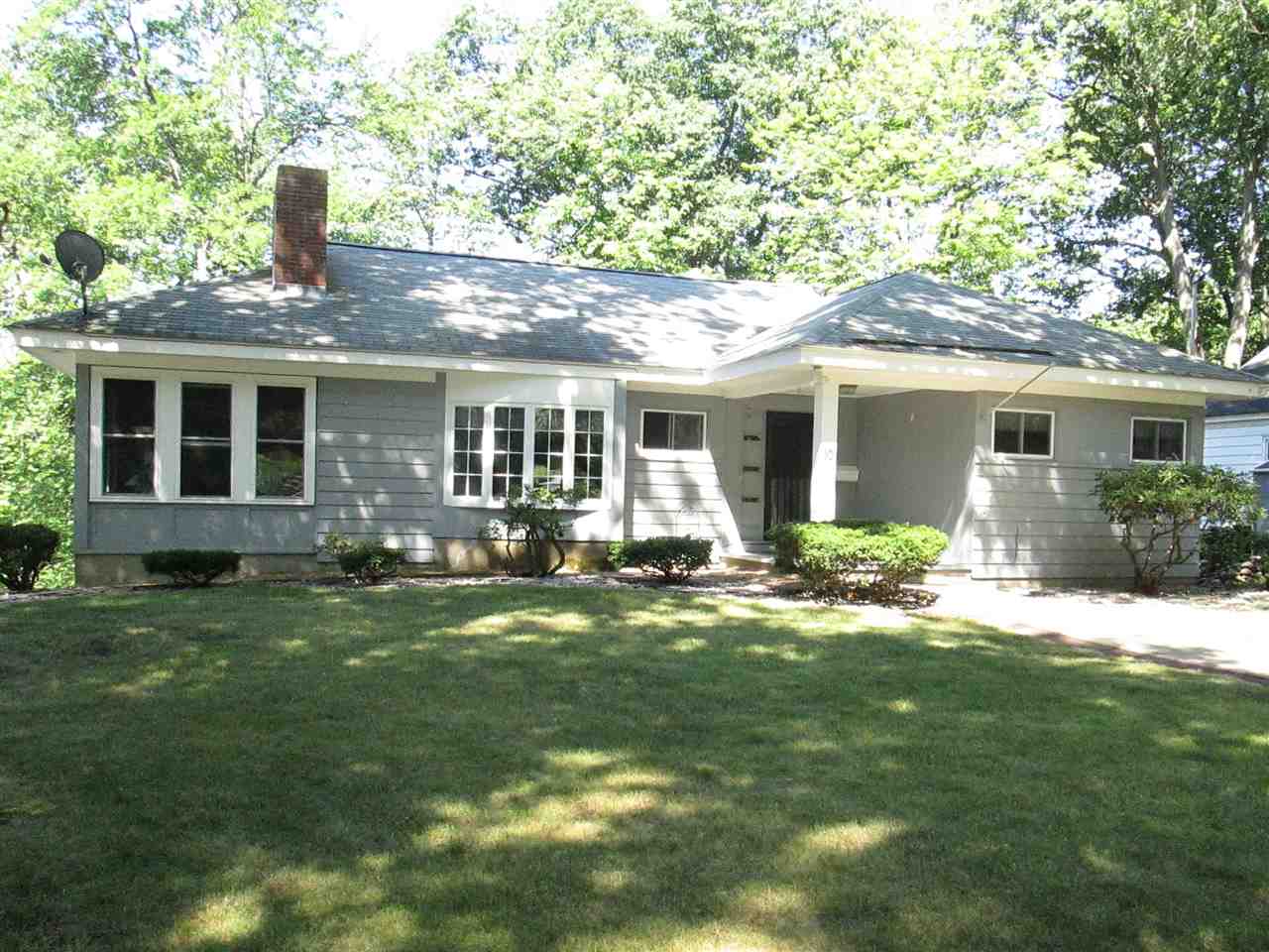 10 Bruce Road Manchester, NH 03104 - Photo 1 of 32