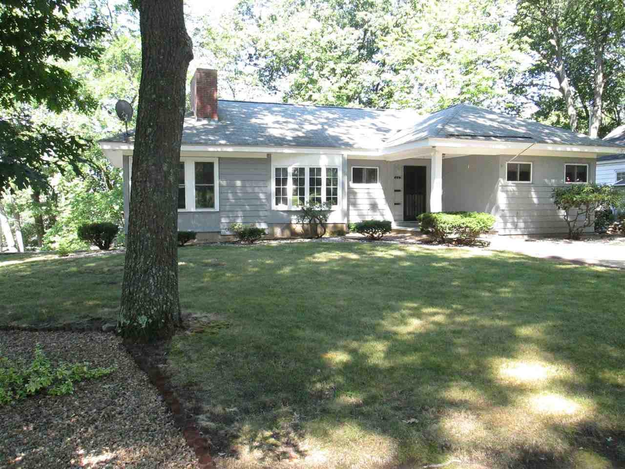 10 Bruce Road Manchester, NH 03104 - Photo 3 of 32