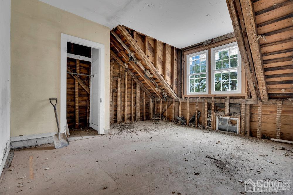 700 Foothill Road Bridgewater, NJ 08807 - Photo 19 of 30 an empty room with windows