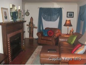 130 Circle Drive Springfield, IL 62703 - Photo 2 of 11