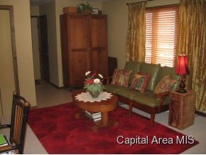 130 Circle Drive Springfield, IL 62703 - Photo 3 of 11