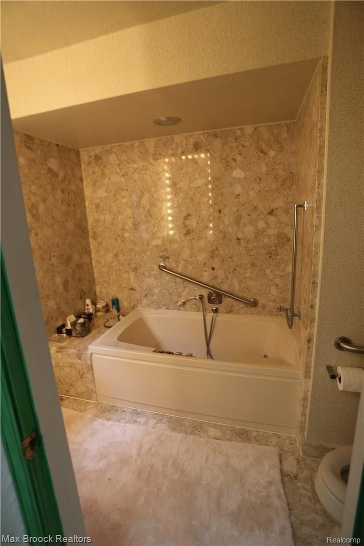 7207 Suncrest Road West Bloomfield, MI 48322 - Photo 24 of 27 IMG_3383.JPG