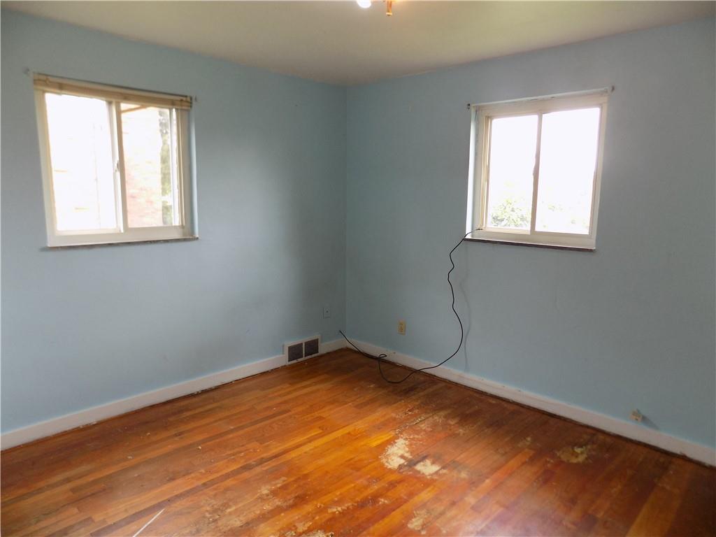 1805 Greentree Road Pittsburgh, PA 15220 - Photo 8 of 22 Gallery Image 8