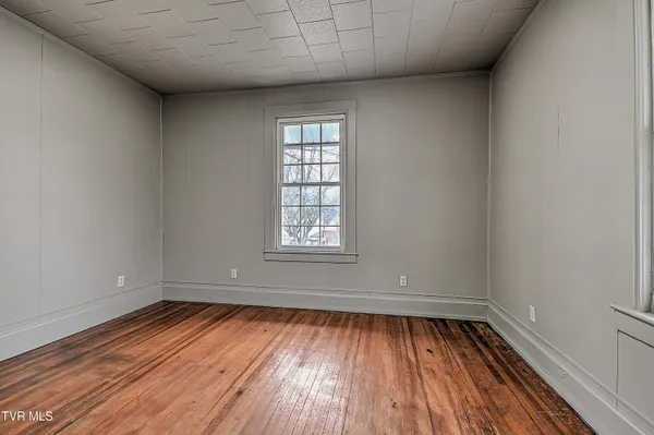 $259,900 | 308 East Main Street, Saltville, VA 24370