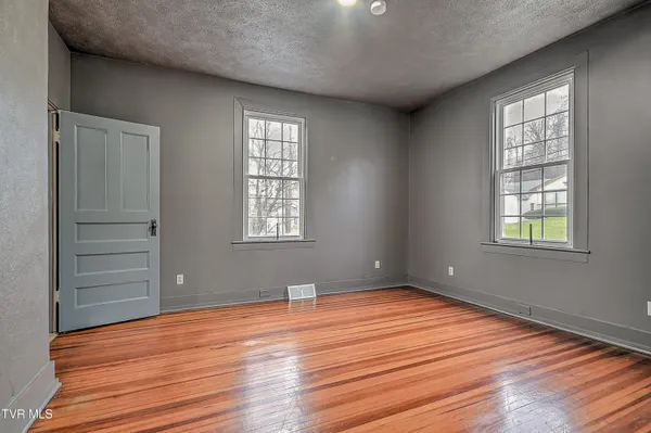 $259,900 | 308 East Main Street, Saltville, VA 24370