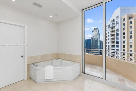 $4,995,000 | 808 Brickell Key Drive, Unit 3901, Miami, FL 33131