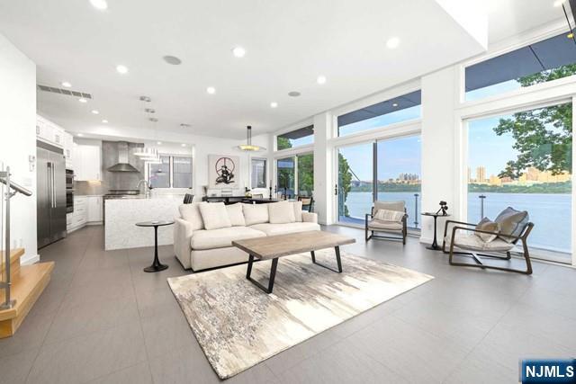 32 Shore Road Edgewater, NJ 07020 - Photo 12 of 44