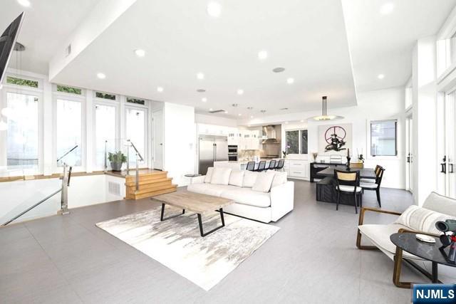 32 Shore Road Edgewater, NJ 07020 - Photo 13 of 44