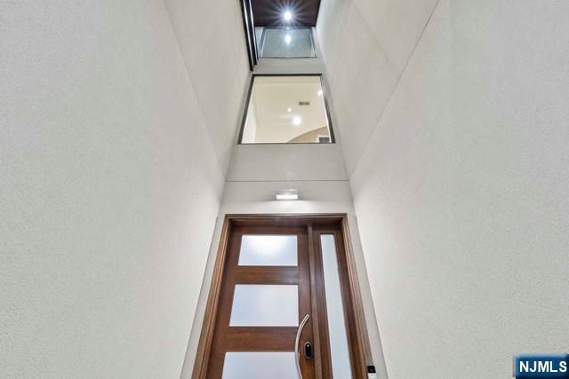 32 Shore Road Edgewater, NJ 07020 - Photo 7 of 44