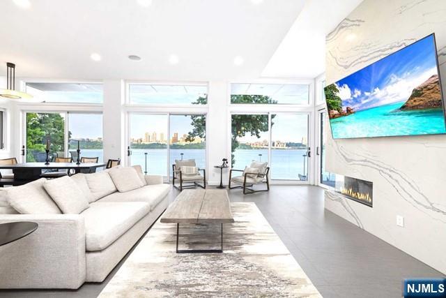 32 Shore Road Edgewater, NJ 07020 - Photo 10 of 44