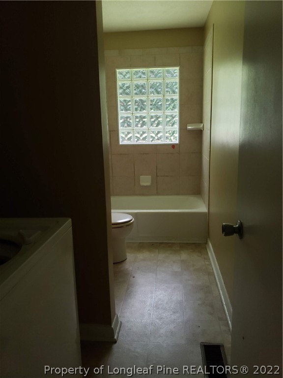 618 Pleasant Loop Fayetteville, NC 28311 - Photo 20 of 25 a bathroom with a toilet a sink and a bathtub