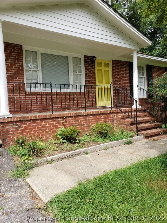 618 Pleasant Loop Fayetteville, NC 28311 - Photo 2 of 25 a front view of a house with garden
